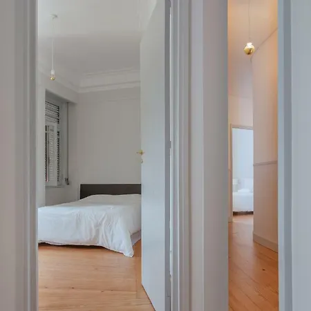 Baixa24 - Downtown Bliss W/ Amazing Natural Light *