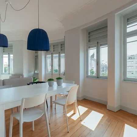 Baixa24 - Downtown Bliss W/ Amazing Natural Light *